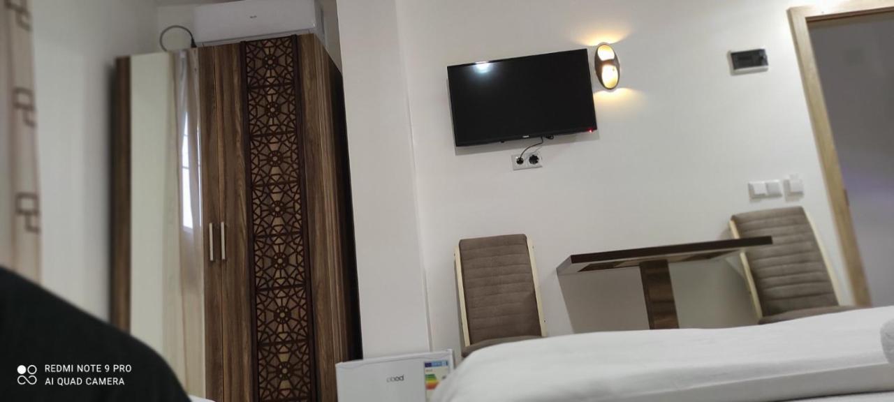 Hostel Heimli Pristina Eksteriør billede