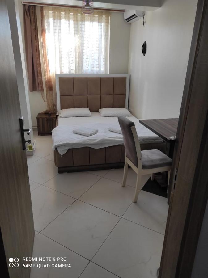 Hostel Heimli Pristina Eksteriør billede